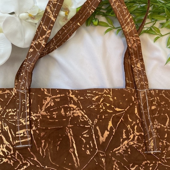 APD Designs Handmade Rose Gold Metallic Crinkled Tan Leather Tote - Picture 8 of 9